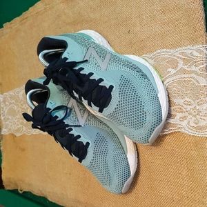 New Balance Fresh Foam 880v10 Women's Running Shoes Sz 9.5, Teal/Blue,White